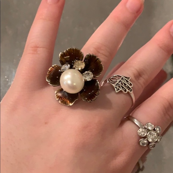 pearl and rhinestone flower ring - Picture 2 of 3